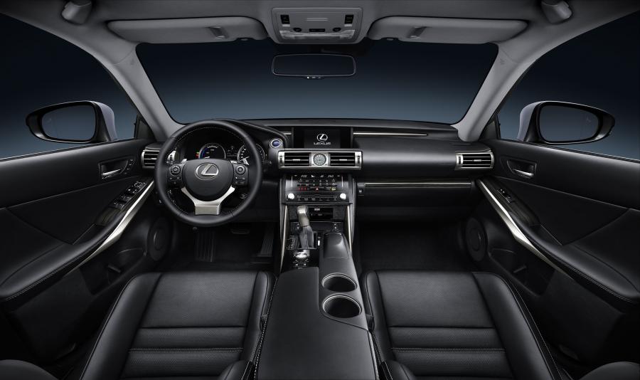  Lexus IS300h 2013 года  (фото 17 из 26)